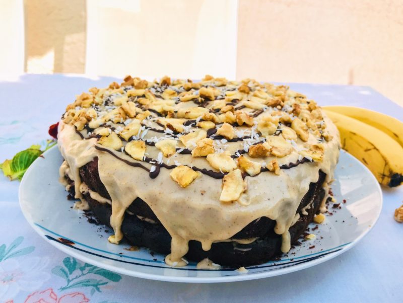 Layered Chocolate Cake with Peanut Butter Frosting (Ve)
